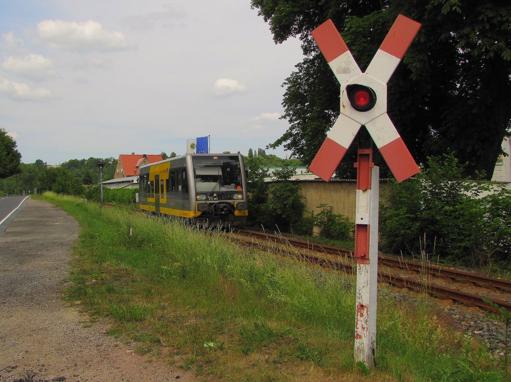 Burgenlandbahn 672 902  Rotk�ppchen  als RB 34878 von Naumburg Ost nach Wangen, bei der Einfahrt in Nebra; 06.06.2011