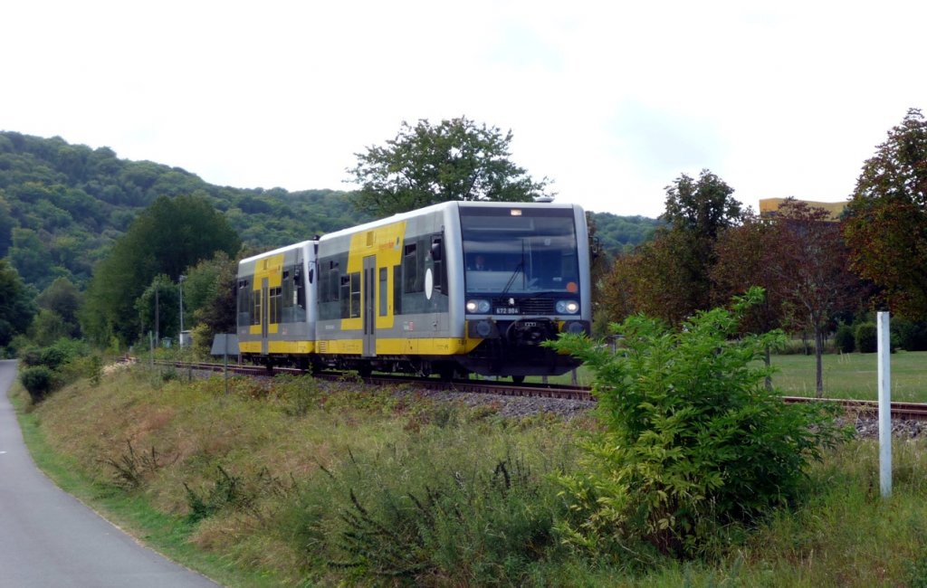 Burgenlandbahn 672 904 + 672 xxx als RB 34971 von Ro�leben nach Nebra, am 08.09.2012 am Hp Wangen. In Nebra mu�ten die Reisenden in die Triebwagen der BR 642 umsteigen, die an dem Wochenende wegen dem Freyburger Winzerfest zwischen Nebra und Naumburg Ost verkehrten. (Foto: Klaus Pollm�cher)