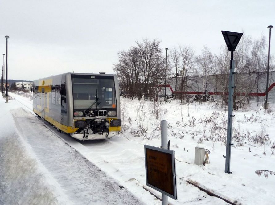 Burgenlandbahn 672 907  Stadt Braunsbedra  im Ostbahnhof Naumburg; 10.12.2010 (Foto: Ralf Kuke)
