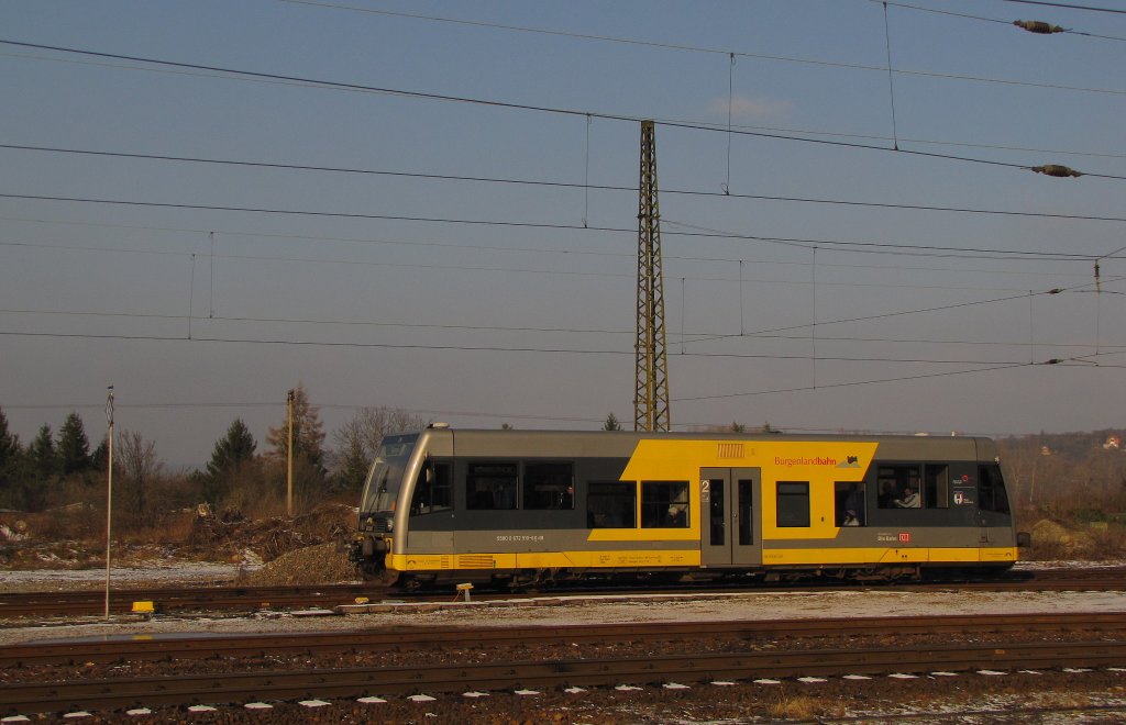 Burgenlandbahn 672 910 als RB 34876 von Naumburg Ost nach Wangen, in Naumburg Hbf; 28.01.2011