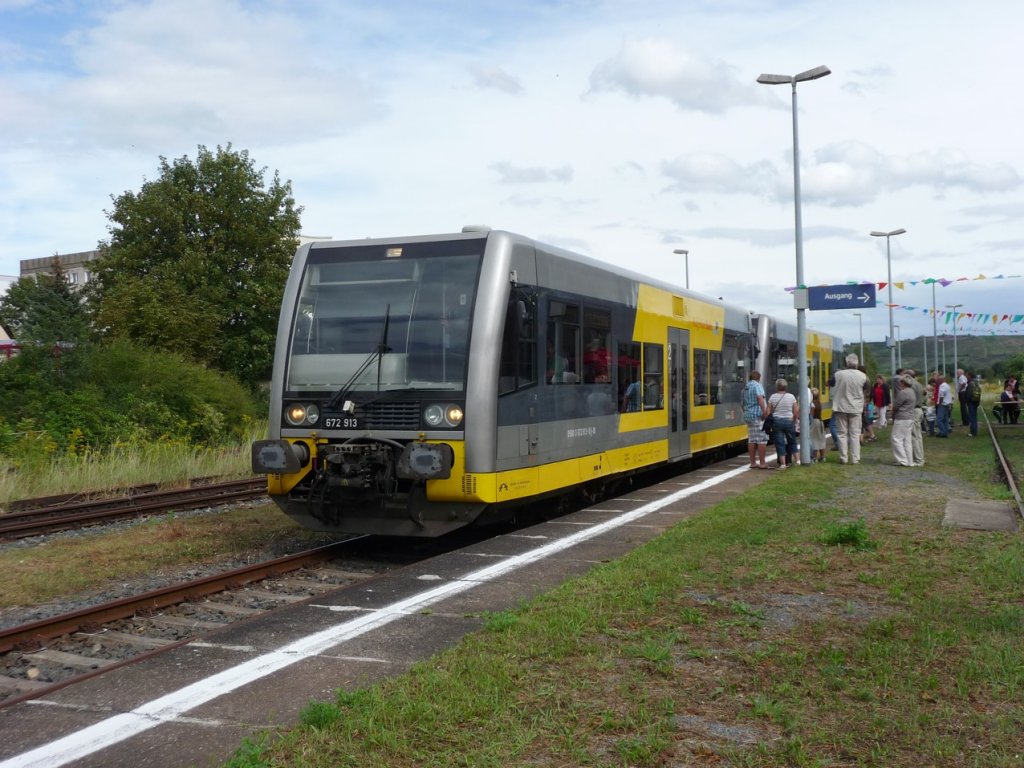 Burgenlandbahn 672 913  Der Querfurter  als RB 34878 aus Naumburg Ost, beim 6. Unstrutbahnfest in Ro�leben; 28.08.2011 (Foto: Klaus Pollm�cher)