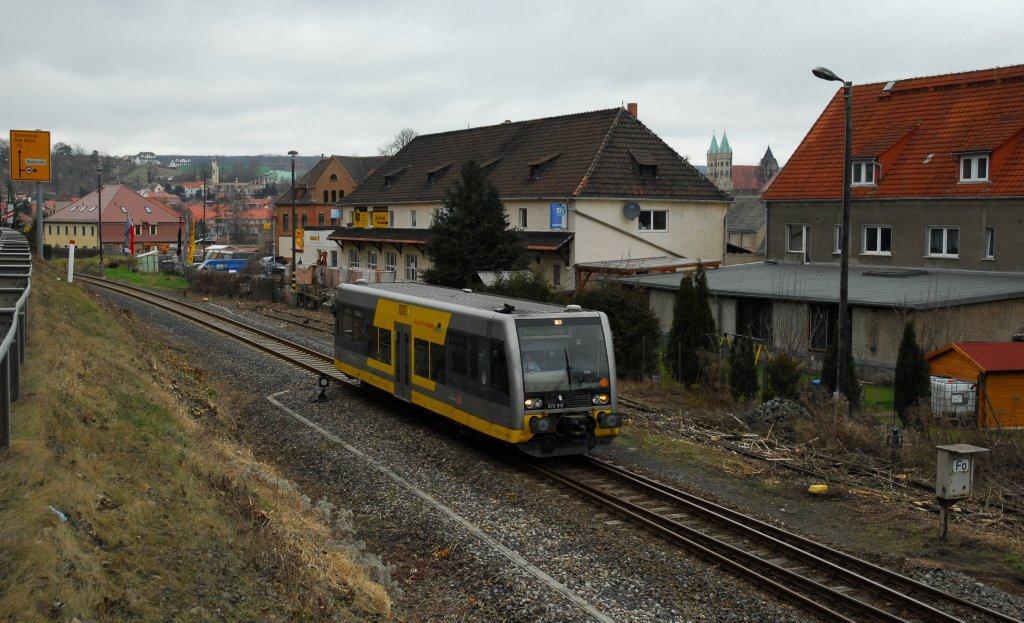 Burgenlandbahn 672 913  Der Querfurter  als RB 34871 von Wangen nach Naumburg Ost, bei der Durchfahrt im alten Freyburger Bahnhof am 12.03.2012. (Foto: Silvio Vernaldi)