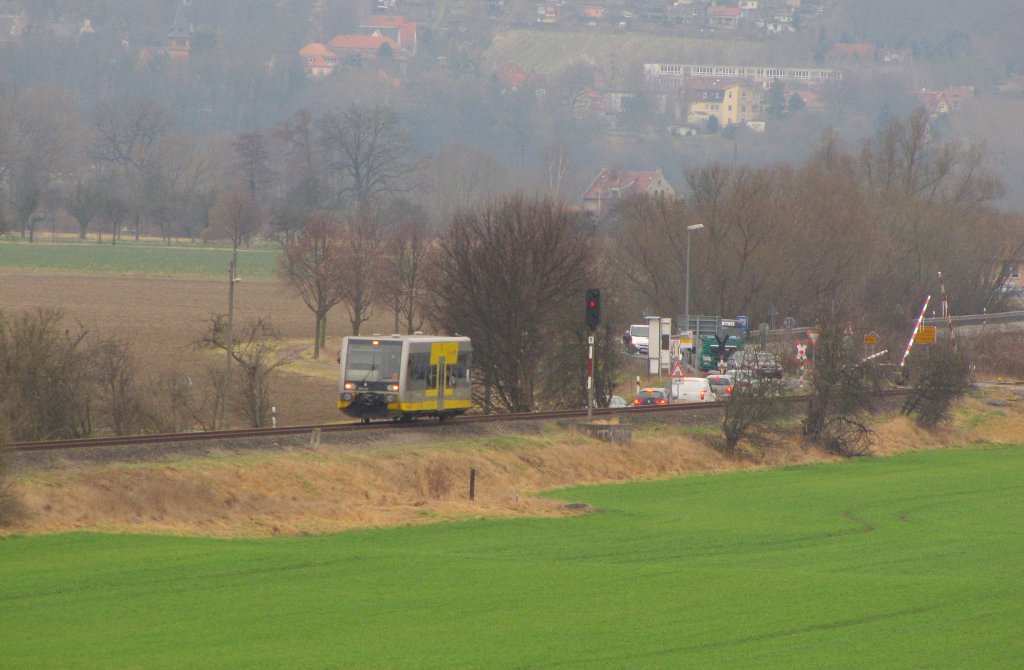 Burgenlandbahn 672 915  Stadt M�cheln  als RB 34870 von Naumburg Ost nach Wangen, im Unstruttal bei Kleinjena; 12.03.2012 