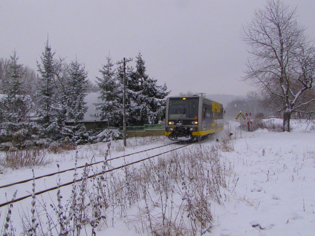 Burgenlandbahn 672 918  Finnebahn  als RB 25968 von Naumburg (Saale) Ost nach Wangen (Unstrut), bei Balgst�dt; 02.01.2010