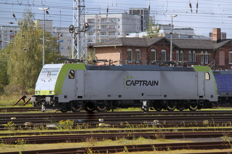 Captrain 186 237-4 abgestellt im Rostocker Hbf wer hat sie denn da vergessen? 12.10.2011