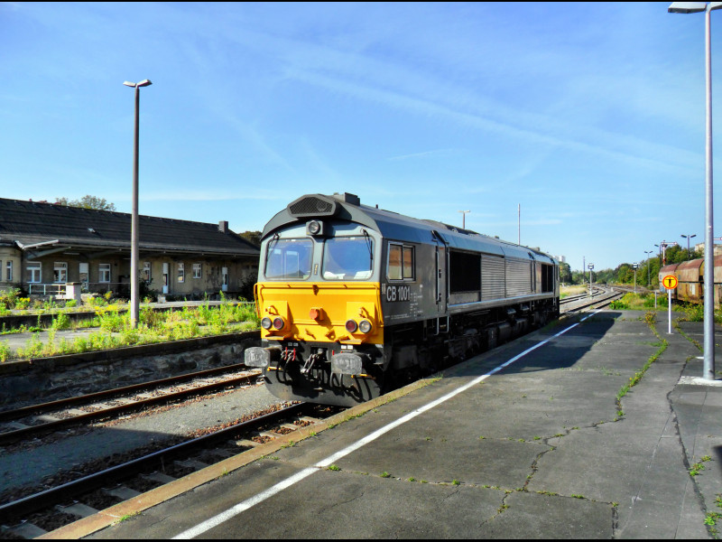 CB 1001 bespannte am 16.09.2012 den Kohlependel von Profen nach Mumsdorf. Hier zu sehen beim n�tigen Kopf machen im Bf Zeitz.