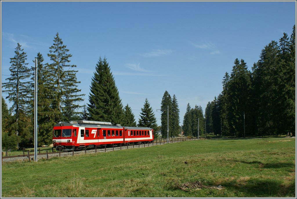 CJ Regionalzug bei le Creux-des-Biches am 8. Okt. 2010.