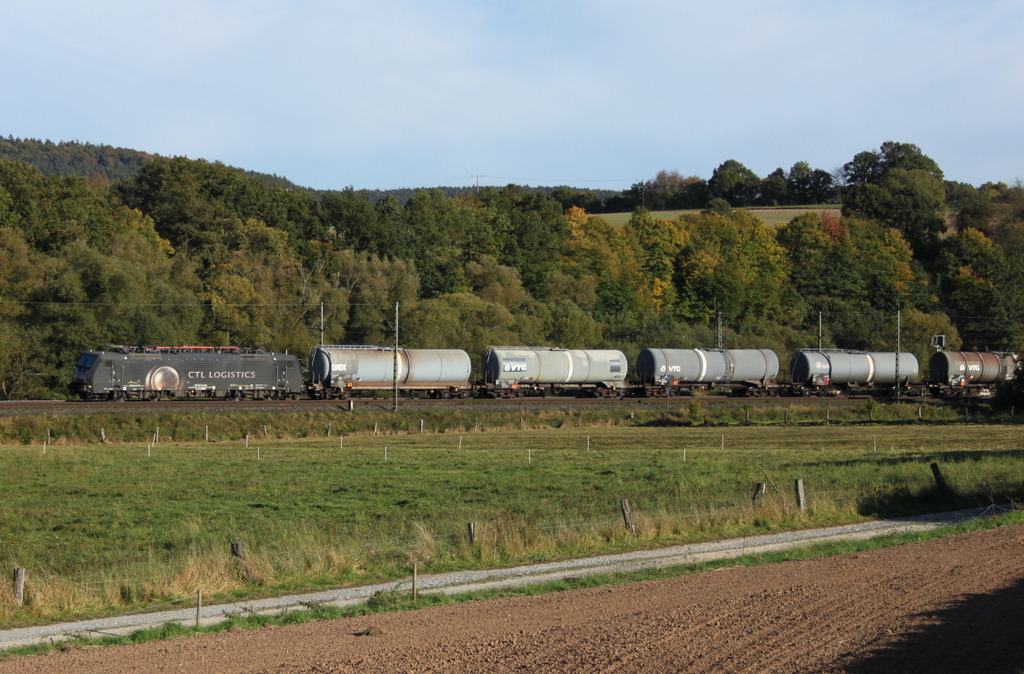 CTL 189 201 mit Kesselwagenzug am 01.10.12 bei Hermannspiegel