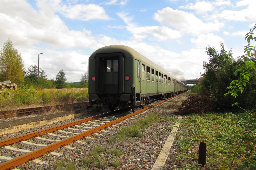 D-PRESS 56 80 22-41 271-8 Bm 234 der ehemaligen Deutschen Bundesbahn im DPE 24888 nach Chemnitz Hbf, bei der Ausfahrt in Freyburg; 10.09.2011