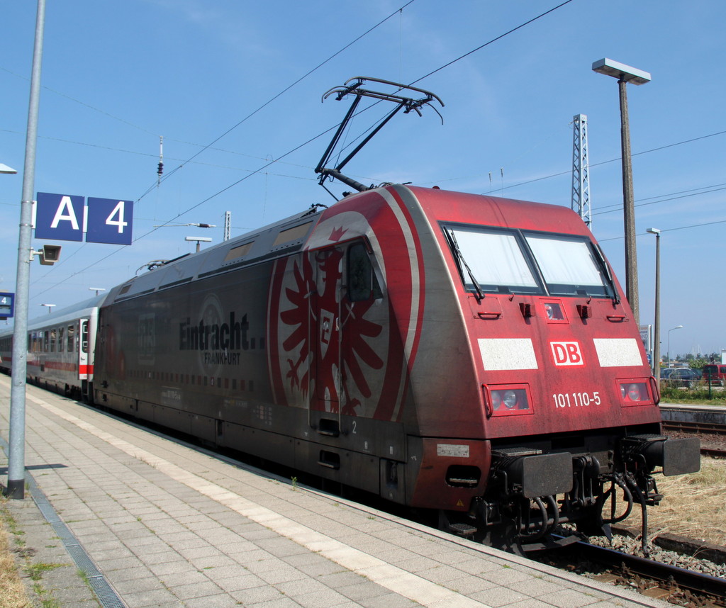 da ja dank Drehscheibe-Online fr den Mittag 101 110-5 mit dem 
IC 2238/2239 Dresden-Warnemnde-Dresden angekndigt wurde ging es mit der warmen S-Bahn schnell nach Warnemnde.27.07.2013