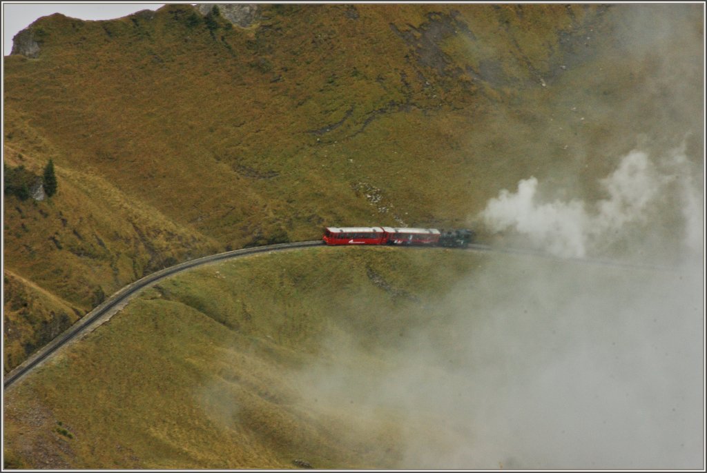 ...dann gibt der Nebel das kleine Bhnchen endlich frei.
(30.09.2012)