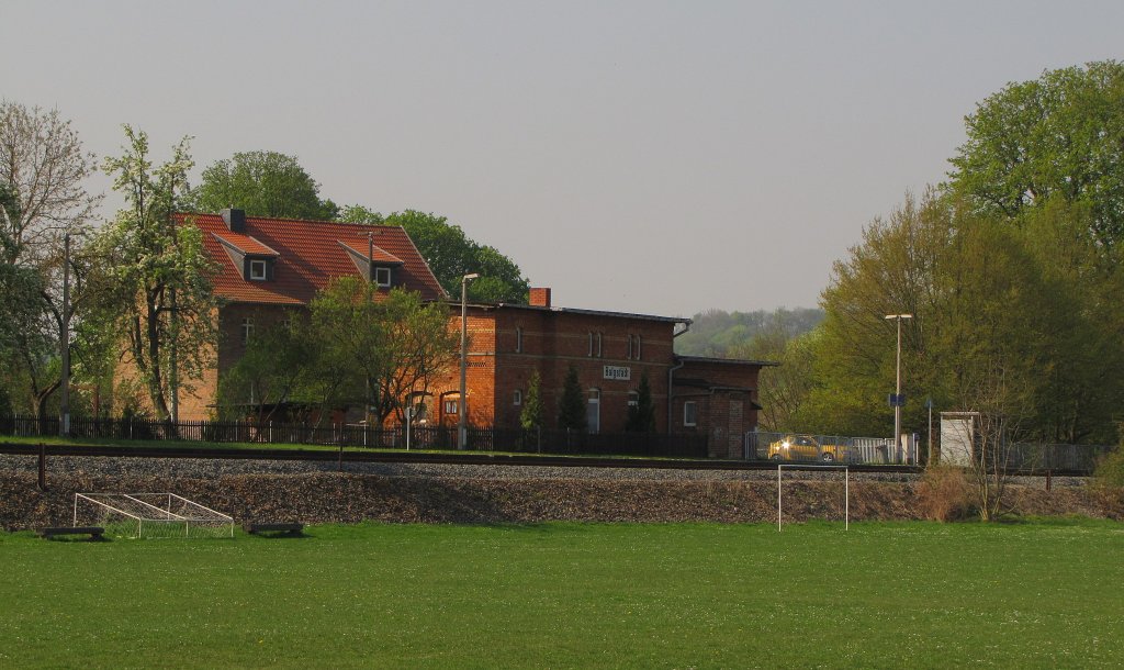 Das Bahnhofsgeb�ude vom heutigen Bedarfshaltepunkt Balgest�dt; 20.04.2011