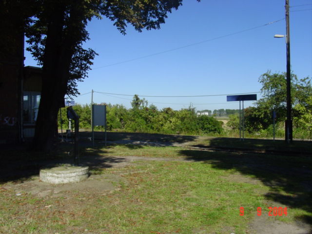 Das Bahnhofsgel�nde in Donndorf; 08.09.2004 (Foto: Carsten Klinger)