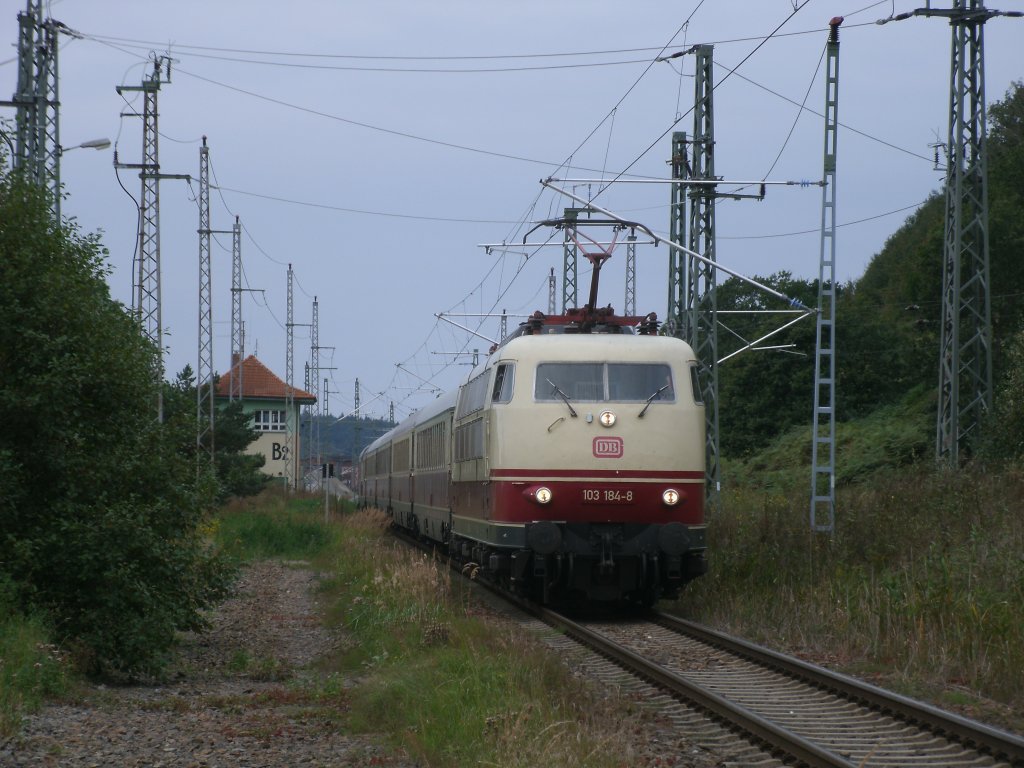 Das besondere Highlight,vom 21.September 2011,war wieder einmal 103 184 die wieder mit dem TEE Rheingold von Koblenz nach Binz fuhr.Ausfahrt aus Lietzow.