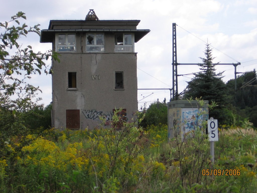 Das ehemalige Stellwerk W1 in Naumburg Hbf; 05.09.2006 (Foto: Hans Grau)