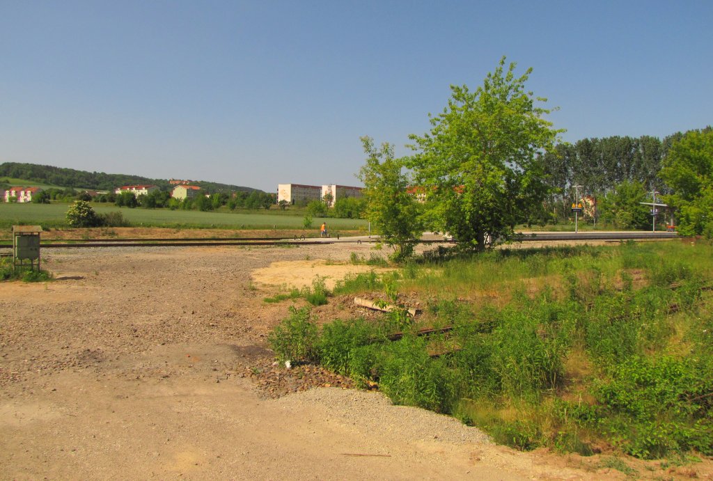 Das Gel�nde der zuk�nftigen Schnittstelle zwischen Bus und Bahn am Bf Laucha; 30.05.2012