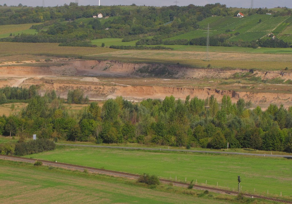 Das Gleis der Unstrutbahn bei Karsdorf mit Blick Richtung Vitzenburg; 15.09.2011
