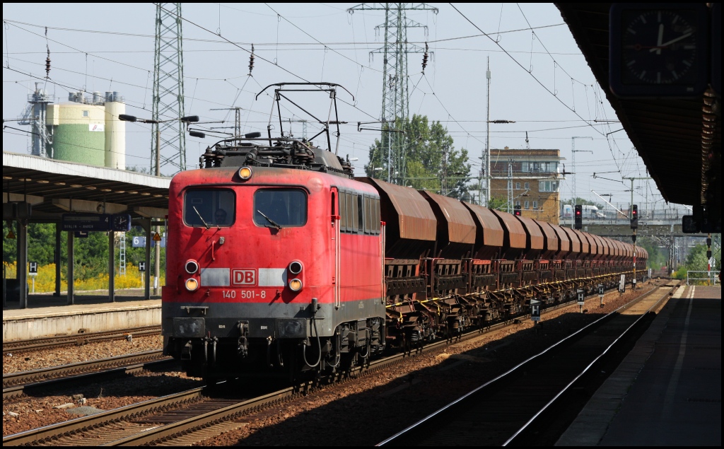 Das Highlight des Tages: 140 501 am 18.08.11 bei der Durchfahrt von Berlin Schnefeld