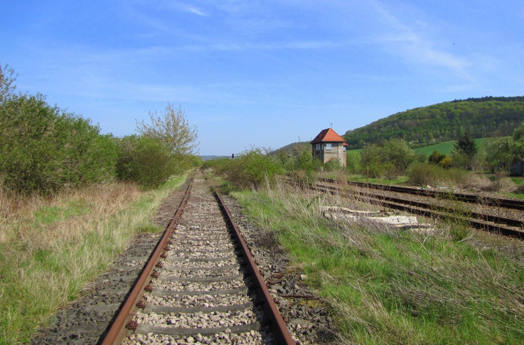 Das nicht mehr genutzte Gleis 5 im Bf Laucha; 28.04.2010