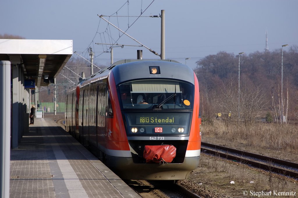 Das RB13 642er Wochenend-Doppel bestehend aus 642 233/733 & 642 230/730. Sie fuhren als RB13 (RB 17962) von Rathenow nach Stendal. 29.01.2011