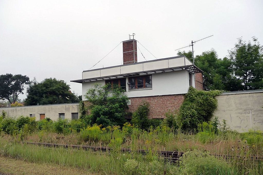 Das Stellwerk B3 in Ro�leben; 15.08.2010 (Foto: Ralf Kuke)