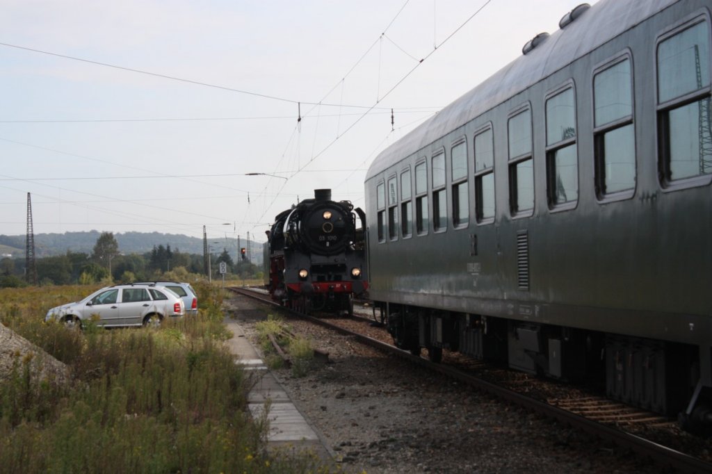 DB 03 1010 als Lz 91928 aus Halle (S)setzt sich an das Zugende des DLr 93568 aus Nossen, um gemeinsam mit der 18 201 weiter nach N�rnberg zu  Dampf und Musik  im DB Museum zu fahren. (Foto: Peter Stumpf)
