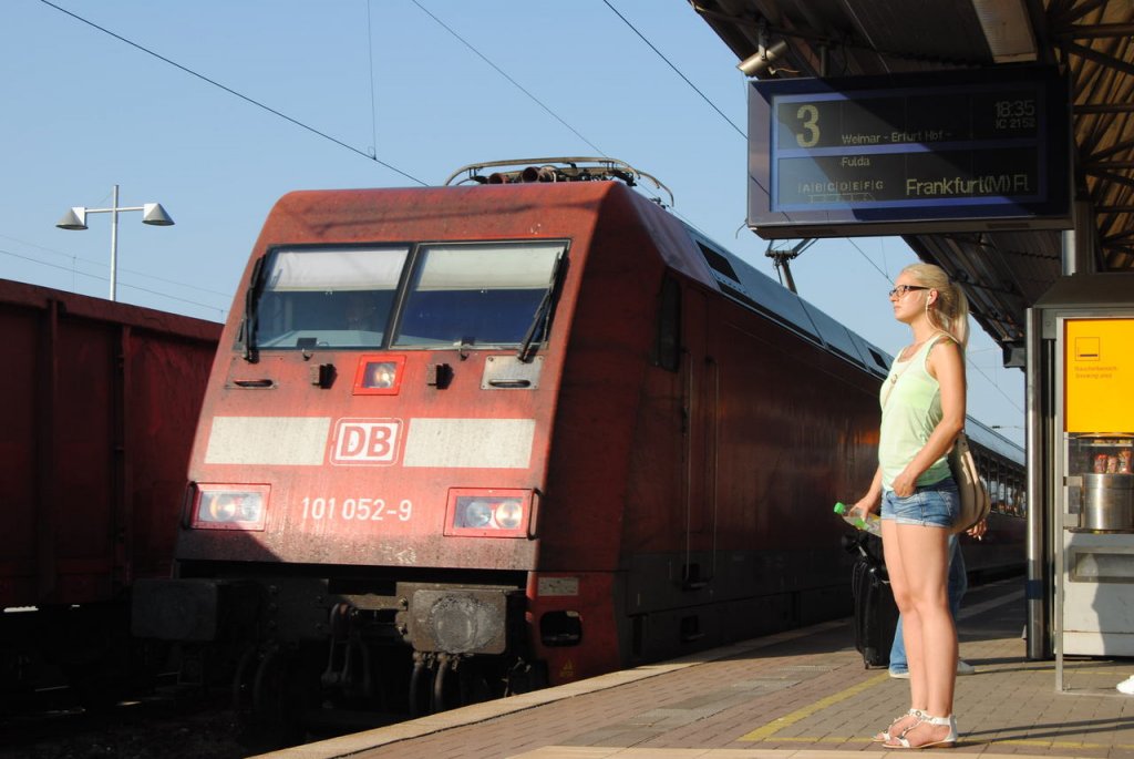 DB 101 052-9 mit dem IC 2152 von Leipzig Hbf nach Frankfurt (M) Flughafen Fernbf, am hei�en 28.07.2013 in Naumburg Hbf. (Foto: dampflok015)