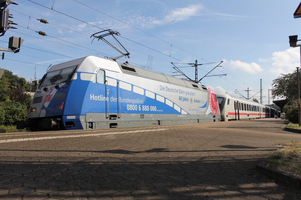 DB 101 060-2 Mit 60 Jahre Bundespolizei Werbung Bklebt in Hamburg Harburg auf Gleis 1 am 10.09.2011