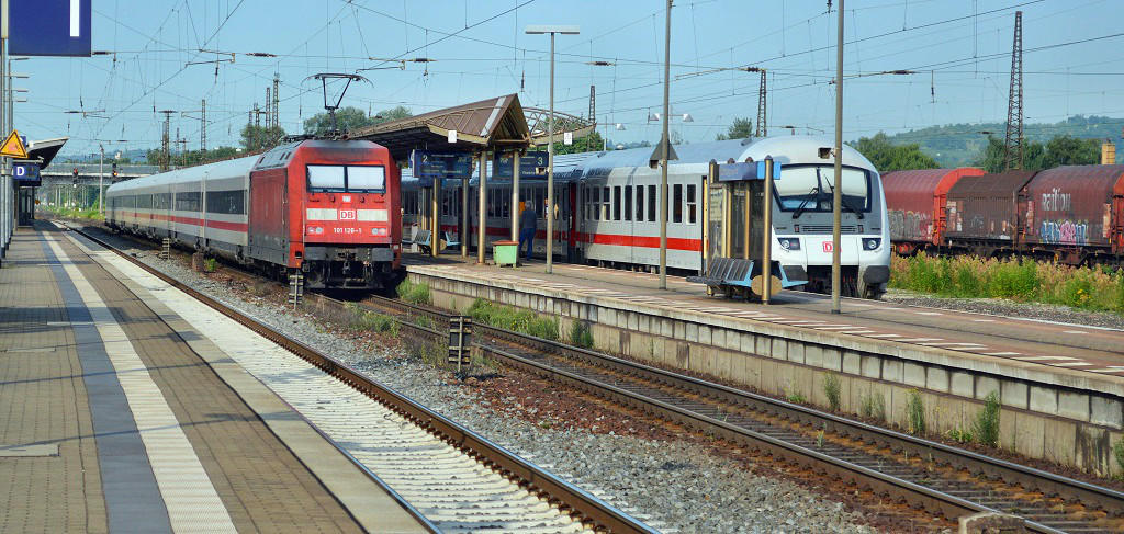 DB 101 126-1 mit dem ICE 1005 von Berlin Gesundbrunnen nach M�nchen Hbf, am 03.07.2013 in Naumburg Hbf. Der ICE wird mit ex. MET-Wagen gefahren. (Foto: Thomas Fritzsche)