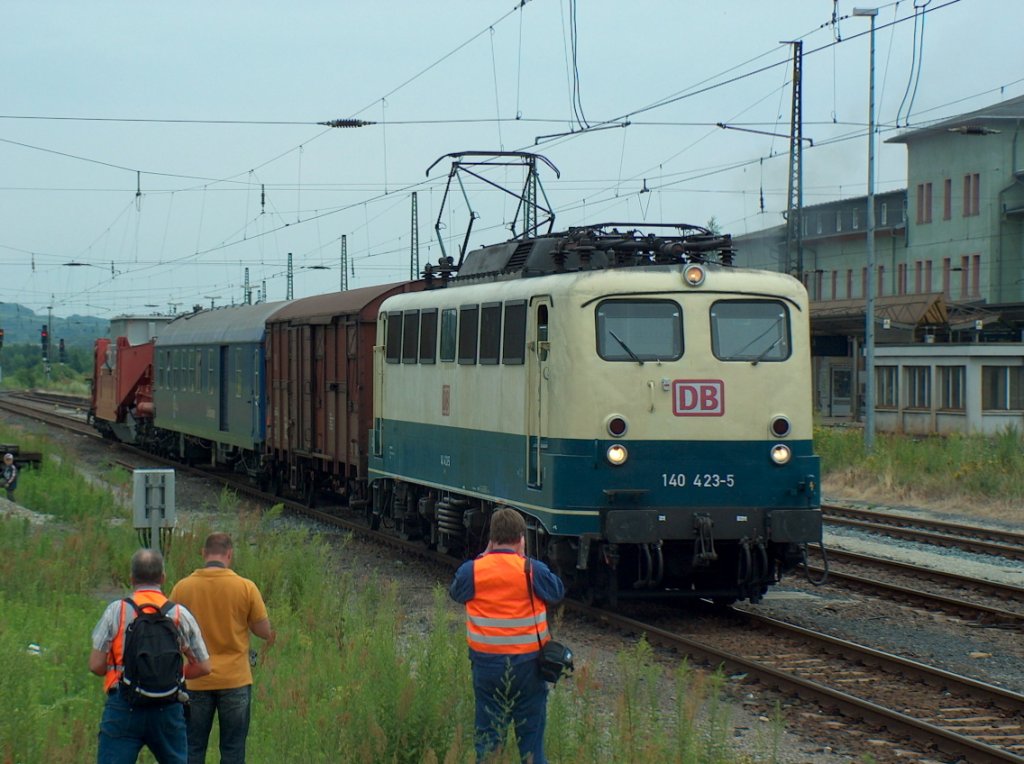 DB 140 423-5 brachte ab Cottbus einen 143 Tonnen schweren Transformator aus dem ABB Werk in Lodz nach Naumburg. Danach �bernahm die 41 1144-9 und brachte die Fuhre ist das Stahlwerk Unterwellenborn; 13.07.2008