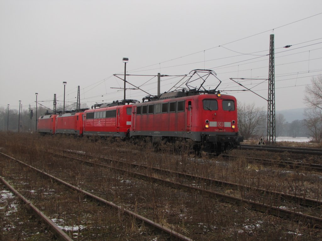 DB 140 861-6 + 151 015-5 + 189 006-6 + 152 141-8 als Lokzug Richtung Gro�korbetha, in Naumburg (S) Hbf; 19.02.2011