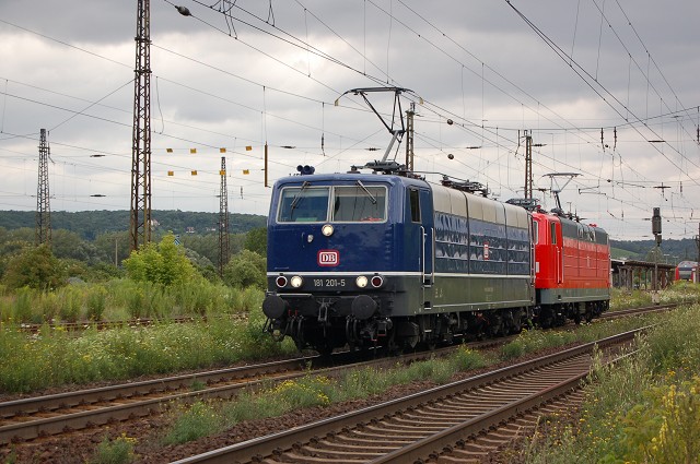 DB 181 201-5 + 181 218-9 als Tfzf 48120 von Dessau Hbf nach Frankfurt (M) Griesheim, bei der Ausfahrt in Naumburg; 15.07.2011 (Foto: Dampflok015)