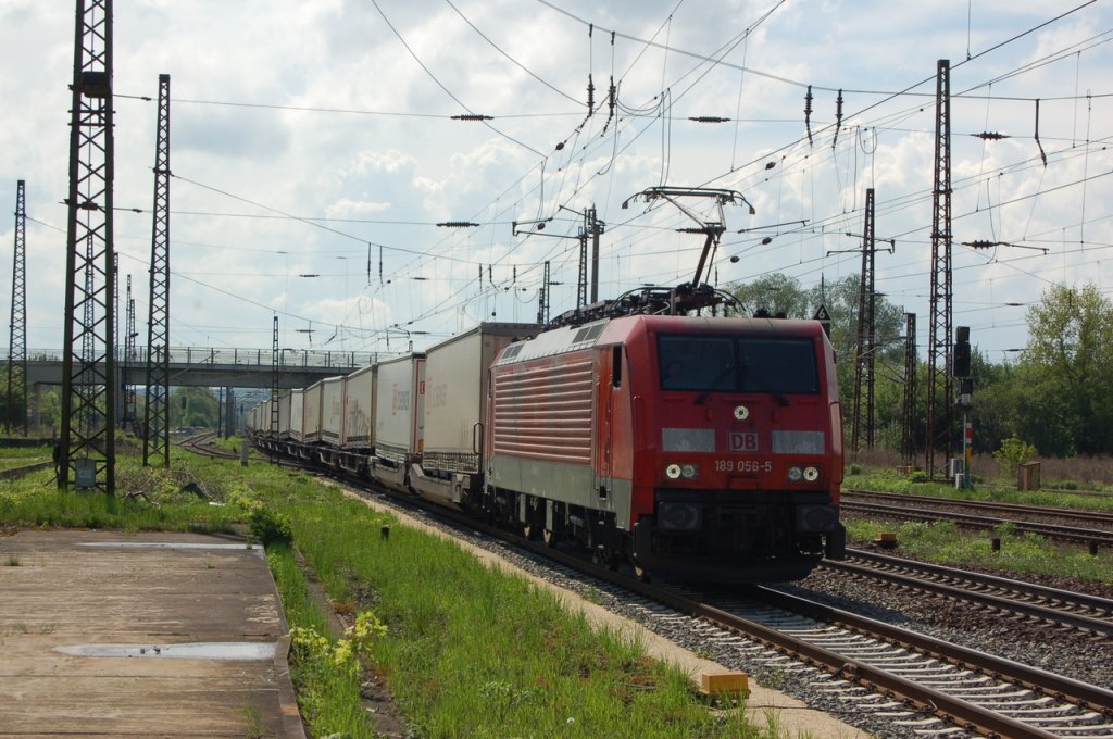 DB 189 056-5 mit einem KLV Richtung Gro�korbetha, am 09.05.2013 in Naumburg Hbf. (Foto: dampflok015)