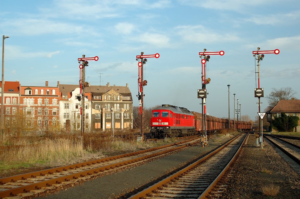 DB 232 024-0 mit einem Kohlezug bei der Einfahrt in Zeitz; 26.11.2006 (Foto: Torsten Barth)