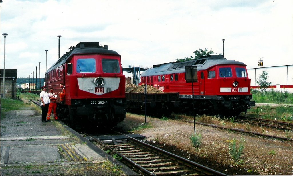 DB 232 282-4 und 232 520-7 am 05.06.199 im Bf Naumburg Ost. (Foto: Archiv IG Unstrutbahn e.V.)