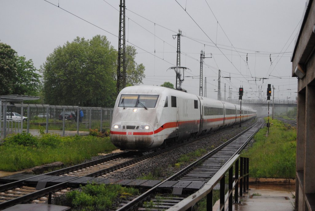 DB 401 071-6  Heusenstamm  als ICE 708 von M�nchen Hbf nach Berlin Gesundbrunnen, am 26.05.2013 in Naumburg Hbf. (Foto: dampflok015)