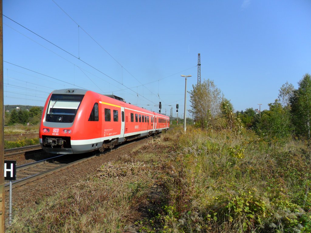 DB 612 001 bei der Weiterfahrt in Richtung Wei�enfels am 25.09.2011 in Naumburg Hbf.
Diese Einheit war sicherlich beim Papstbesuch im Einsatz.