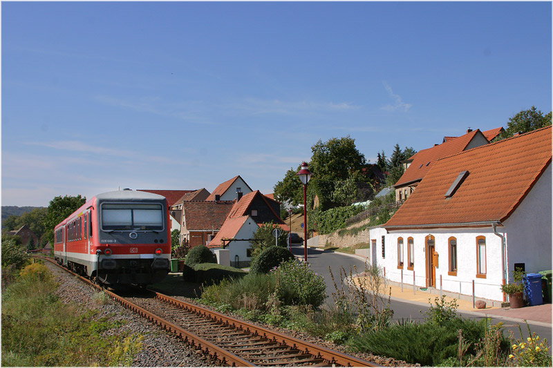 DB 628 606-6 als RB von Naumburg Hbf nach Artern, in Wangen; 23.09.2006 (Foto: John-Henry Deterding)