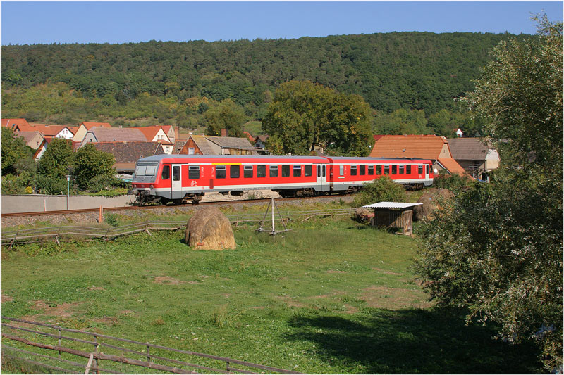 DB 628 xxx als RB von Artern nach Naumburg, am 23.09.2006 bei Wangen. (Foto: John-Henry Deterding) 