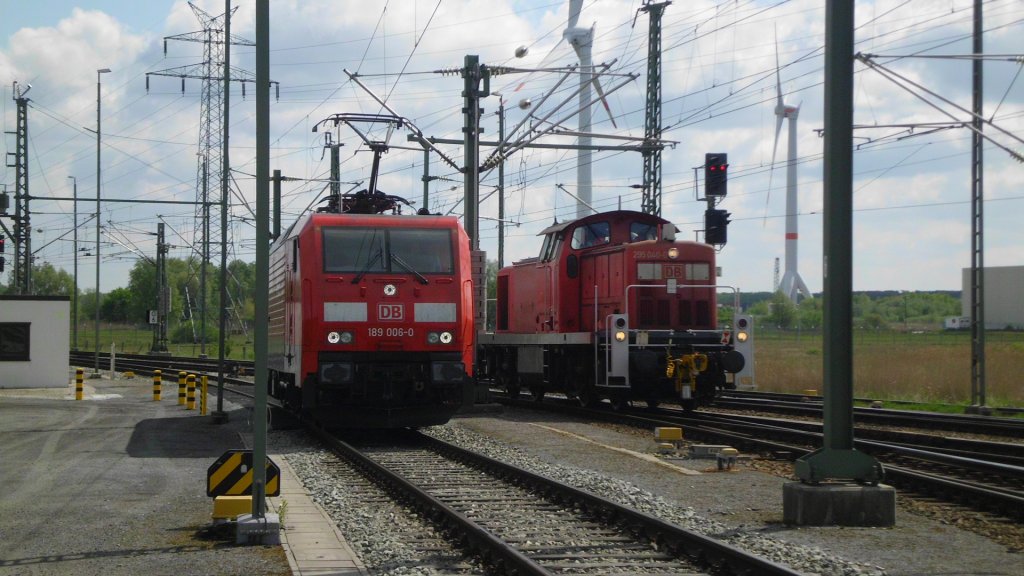 DB BR 189 006-0 und BR 295 040-0 in Rbf Weddewarden, Bremerhaven am 04.05.2011.