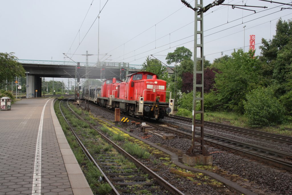 DB BR 295 020-2 un BR 295 ... mit Gemischten Gterzug am 11.06.2011 bei der Durchfahrt des Bahnhofs Hamburg Harburg.
www.bahnfotokiste.com