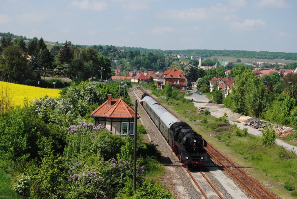 DB Museum 03 1010 als Schlu�lok am DPE 37692 aus Camburg, am 19.05.2013 im ehemaligen Bahnhof Freyburg. (Foto: dampflok015)