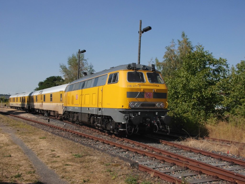 DB Netz 218 477-8 mit dem NbZ 94033 von Weischlitz nach Nebra, am 23.07.2013 in Naumburg Ost. (Foto: Hans Grau)