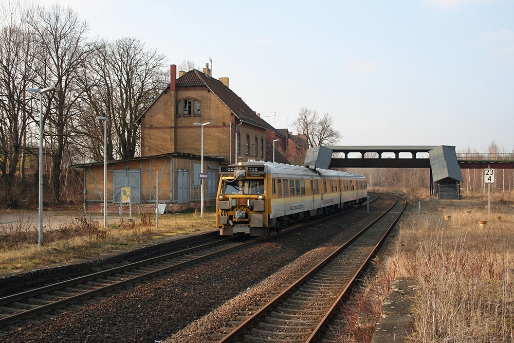 DB Netz Instandhaltung 719 045 als NbZ 94024 von Gro�korbetha nach Zeitz Pbf, im Bf Deuben; 06.03.2012 (Foto: Marcel Grauke)