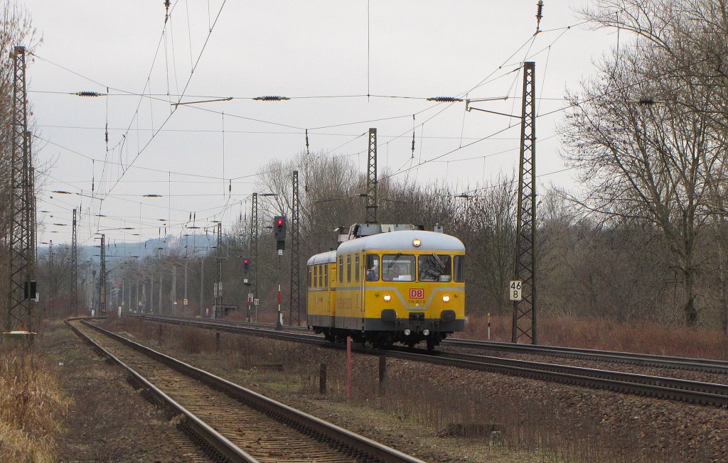 DB Netz Instandhaltung 726 002-9 + 725 002-0 als NbZ 94020 aus Weimar, bei der Einfahrt in Naumburg Hbf; 12.03.2012 