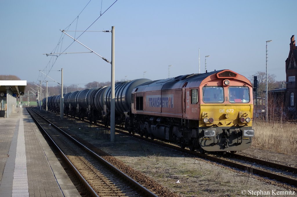 DE 672 (266 072-8) von der HGK mit einem Kesselzug in Rathenow in Richtung Stendal unterwegs. 28.01.2011