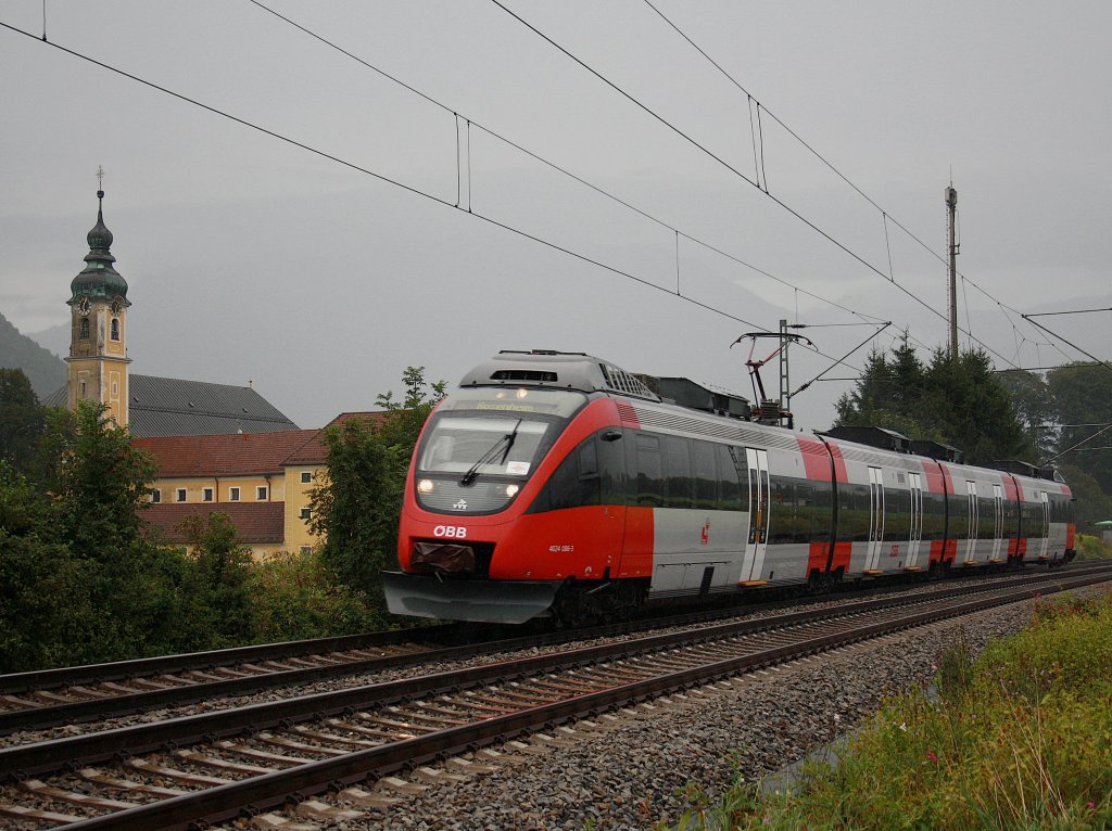 Der 4024 086 am 22.08.2009 unterwegs bei Strmenden Regen bei Niederaudorf. 
