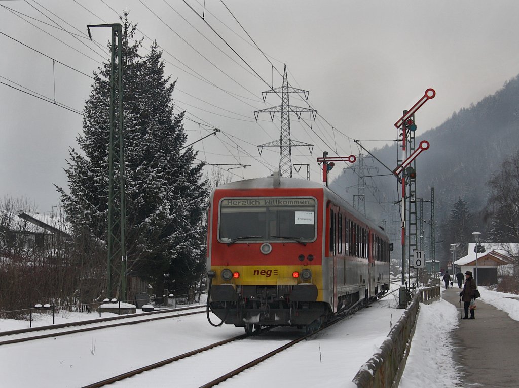 Der 628 071 der NEG am 13.02.2010 als BLB Ersatzzug bei der Ausfahrt in Piding. 
