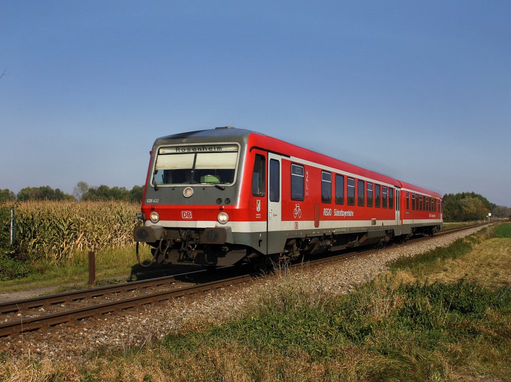 Der 628 432 am 12.10.2010 als RB nach Rosenheim unterwegs bei Heiligenstatt. 
