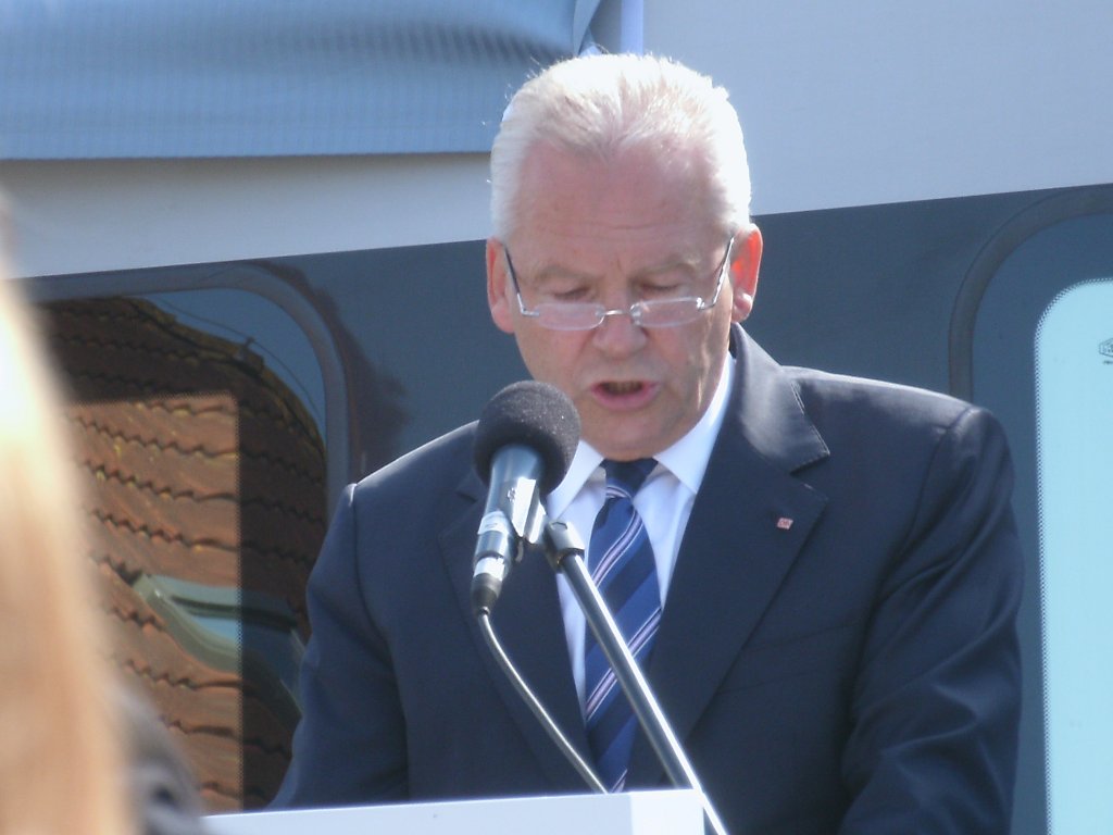 Der Bahnchef Grube bei der Ansprache zur ICE Taufe in Binz am 17.Juni 2011.